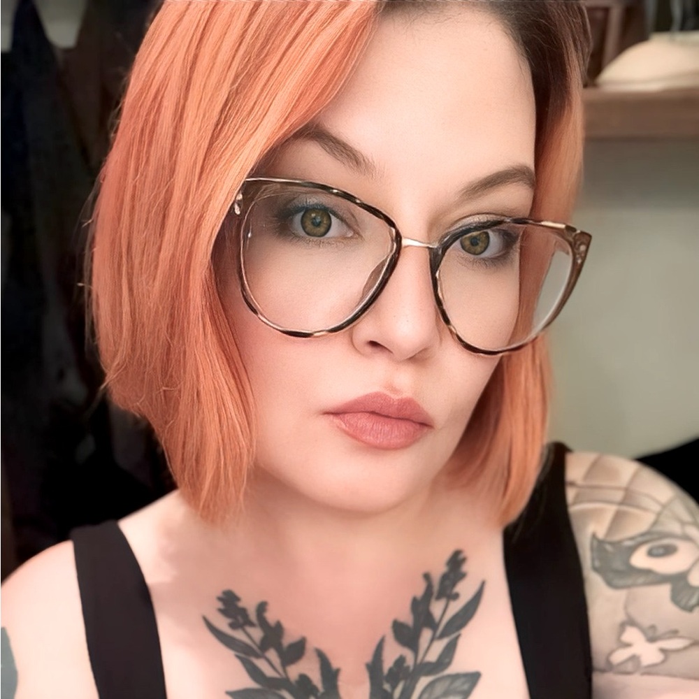 Meet your Posher, Angela